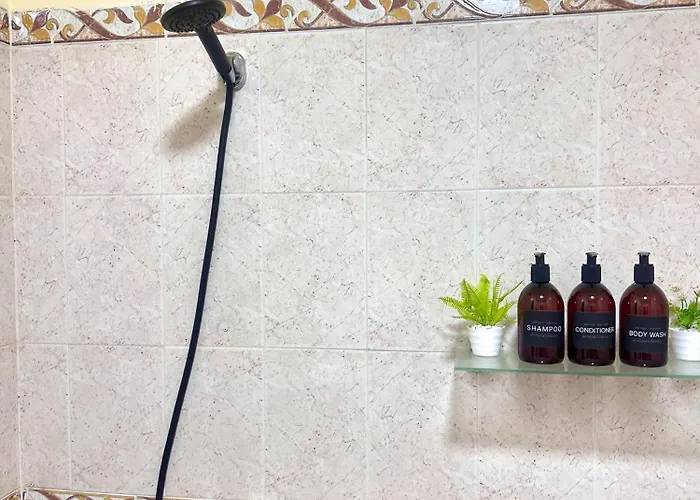 Near Airport - Pool- Terrace- Airco-Parking-Wifi